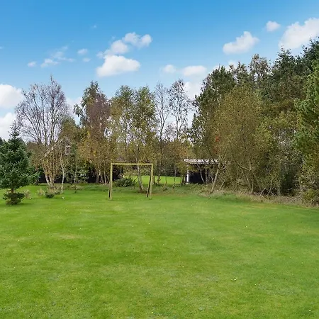 Three-bedroom Holiday In * Hals