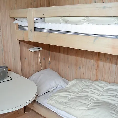 Three-bedroom Holiday In * Hals