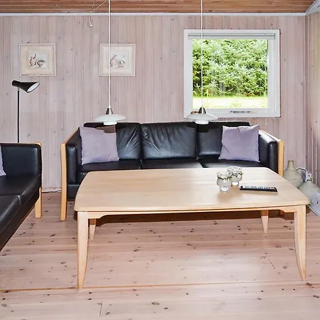 Three-bedroom Holiday In * Hals