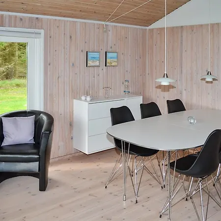 Three-bedroom Holiday In * Hals