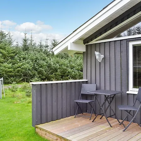 Three-bedroom Holiday In * Hals